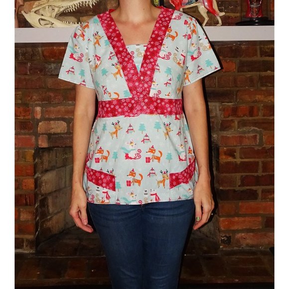 n/a Tops Christmas Scrub Top M Deer Polar Bear Nurse Scrubs Medical Pediatric Hospital